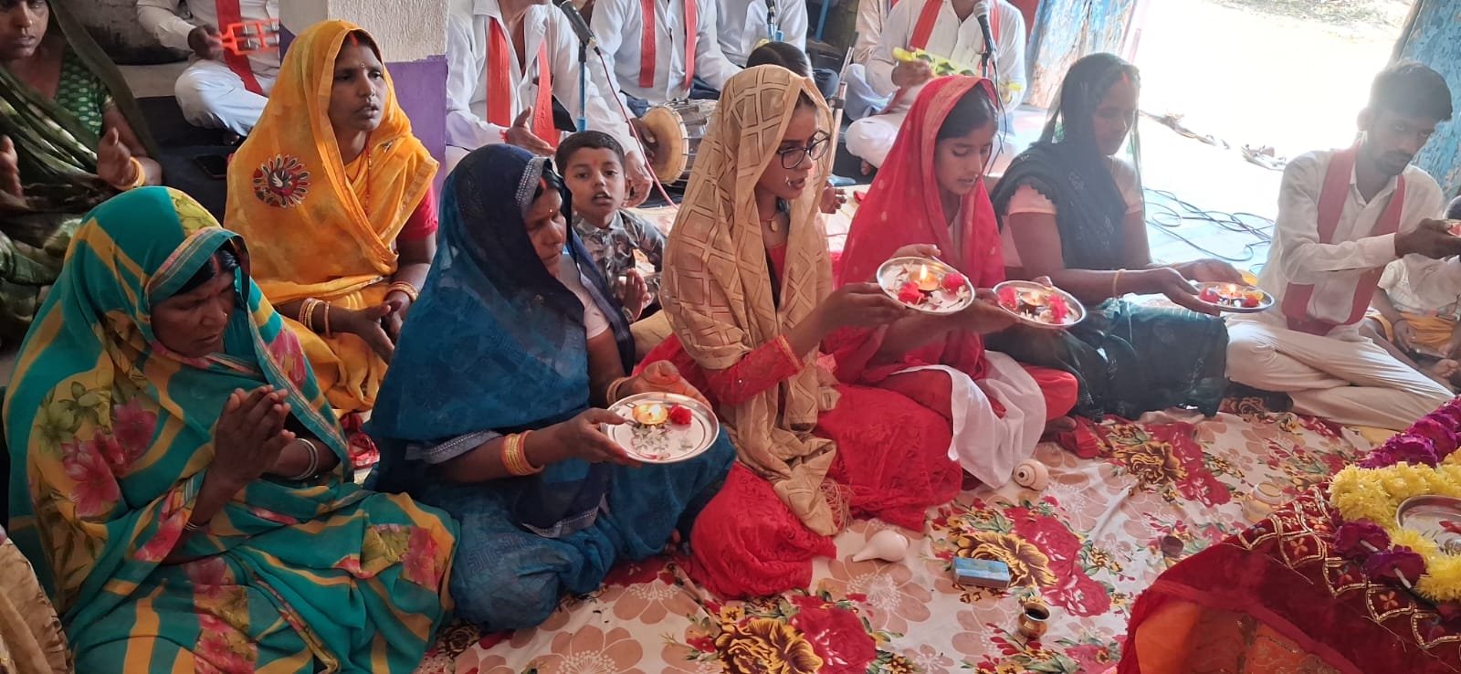 हिंदी समाचार |संभल टोला में दुर्गा चालीसा...