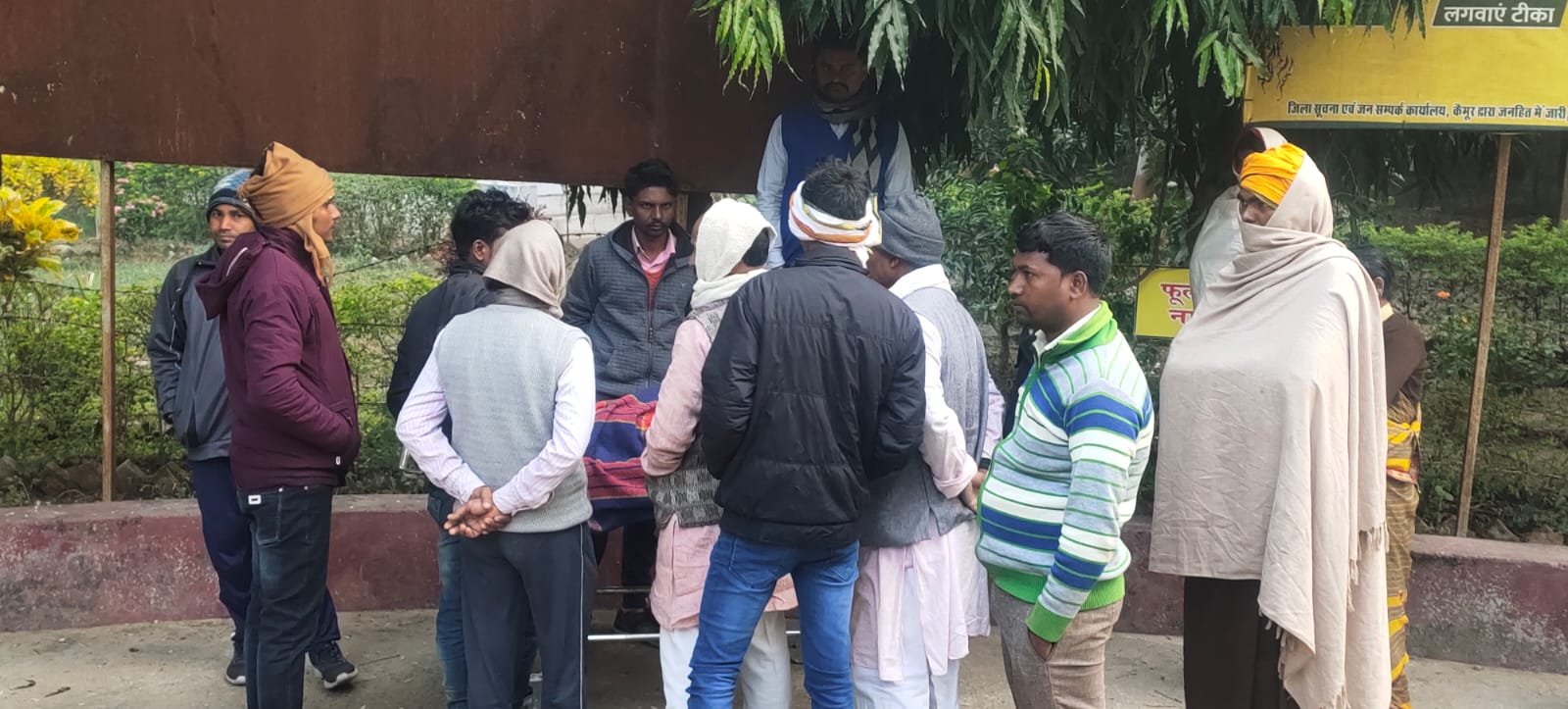 हिंदी समाचार |अनियंत्रित हो पिकअप गाड़ी...