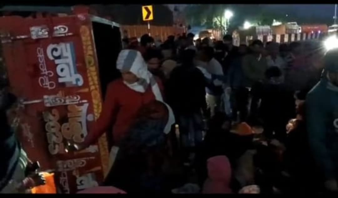 हिंदी समाचार |श्रीमद्भागवत कथा सुनकर गांव...