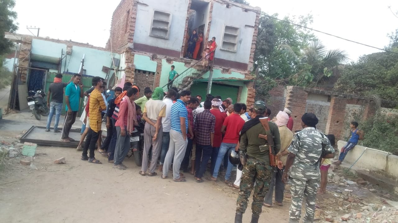 हिंदी समाचार |विवाहिता ने पंखे से लटक कर की...