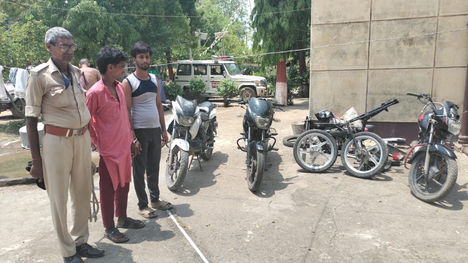 हिंदी समाचार |करमचट पुलिस ने किया...