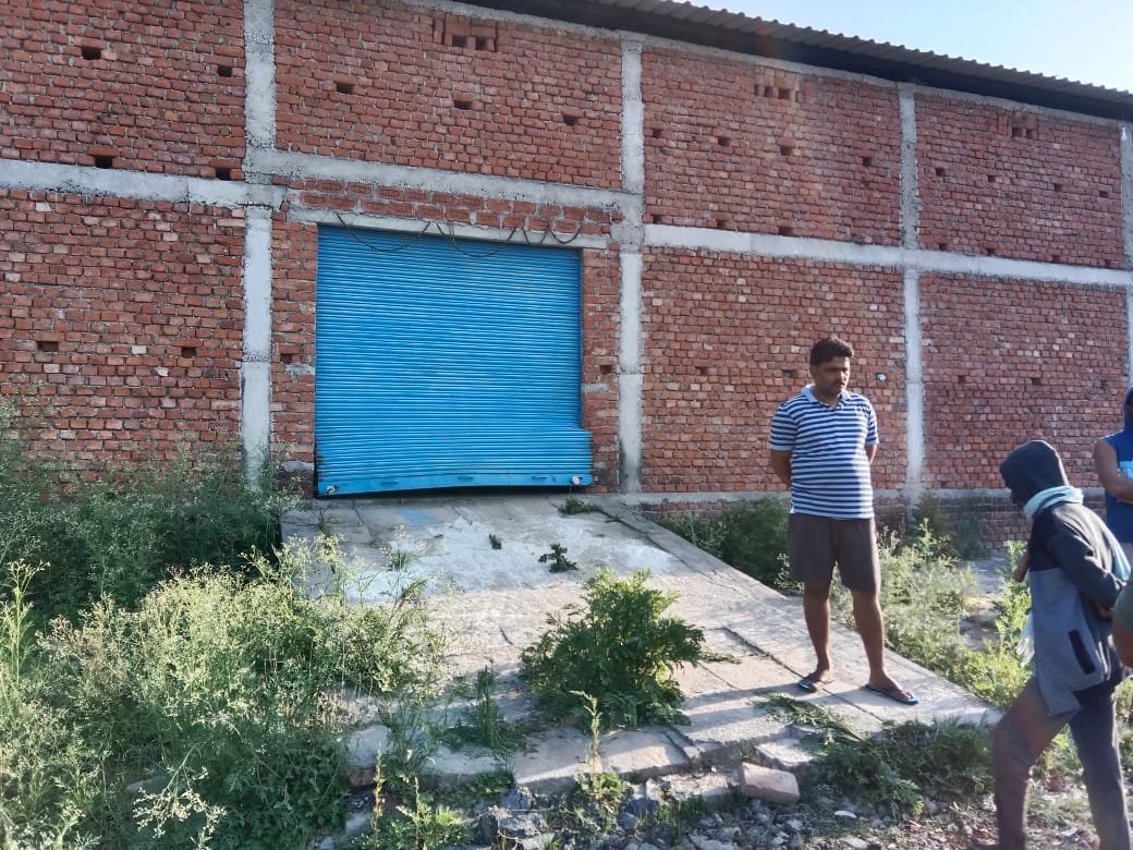 हिंदी समाचार |चावल मिल का शटर तोड़कर लाखों...