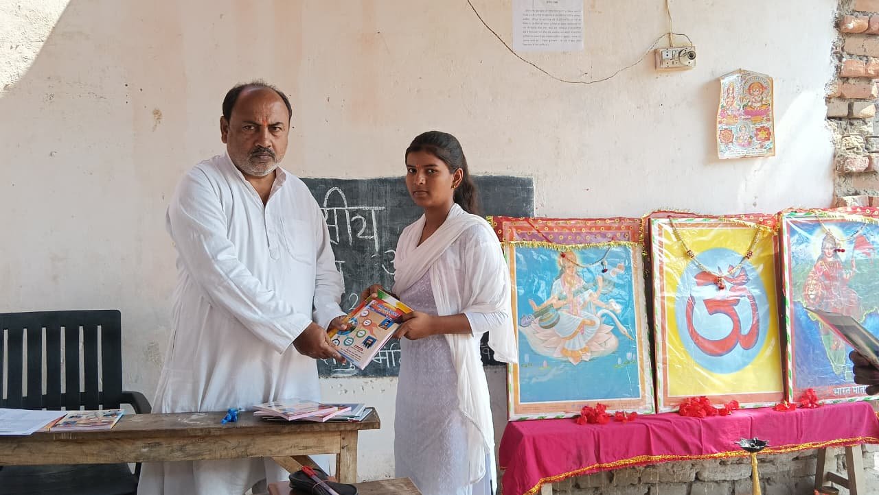 हिंदी समाचार |सोना माधुरी अखिलेश सरस्वती...