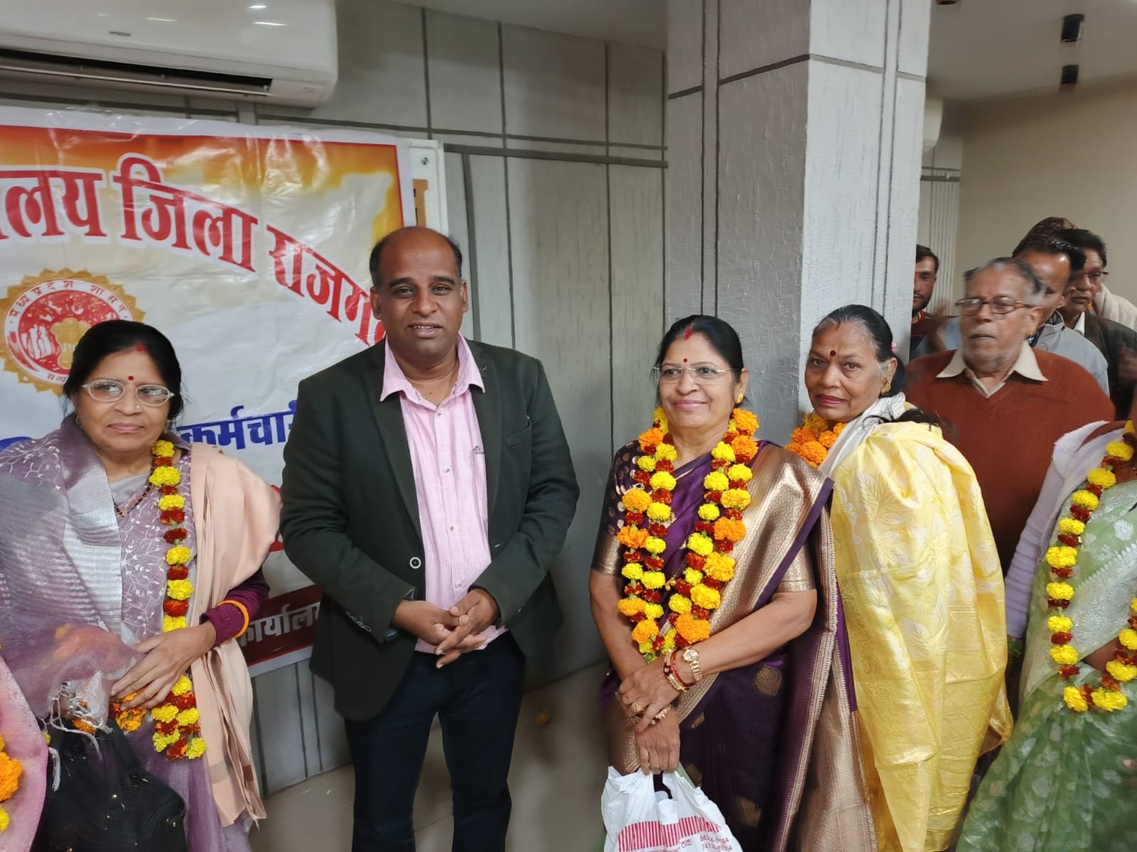 हिंदी समाचार |कलेक्टर डॉ. मिश्रा के...