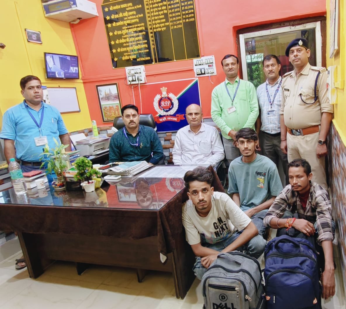 हिंदी समाचार |शराब के साथ तीन जेल