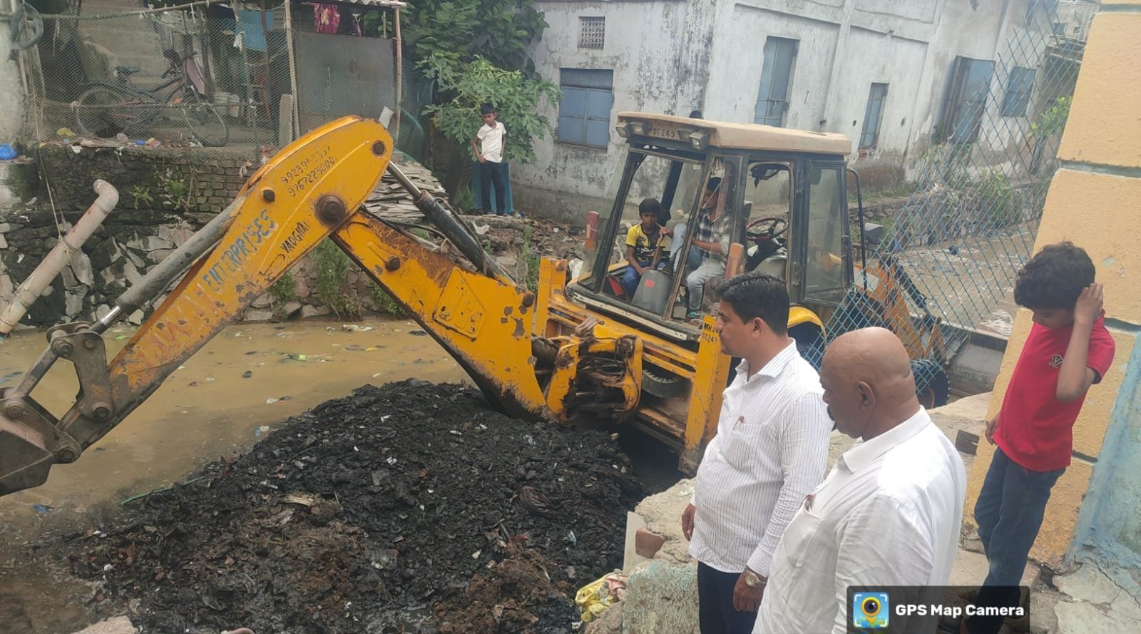 हिंदी समाचार |आजमी नगर नाले की सफाई कार्य का...