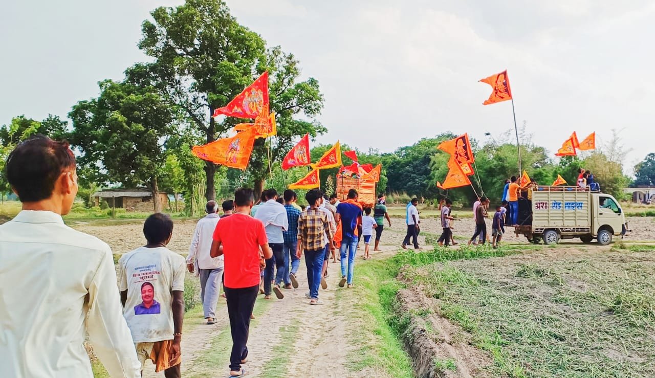 हिंदी समाचार |मंदिर से निकली रथ यात्रा में...