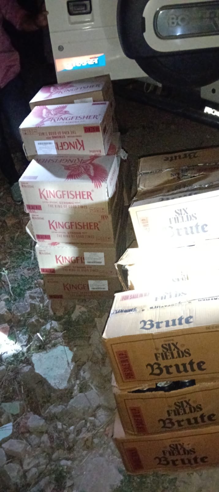 हिंदी समाचार |346 लीटर शराब के साथ आर्टिका कार...