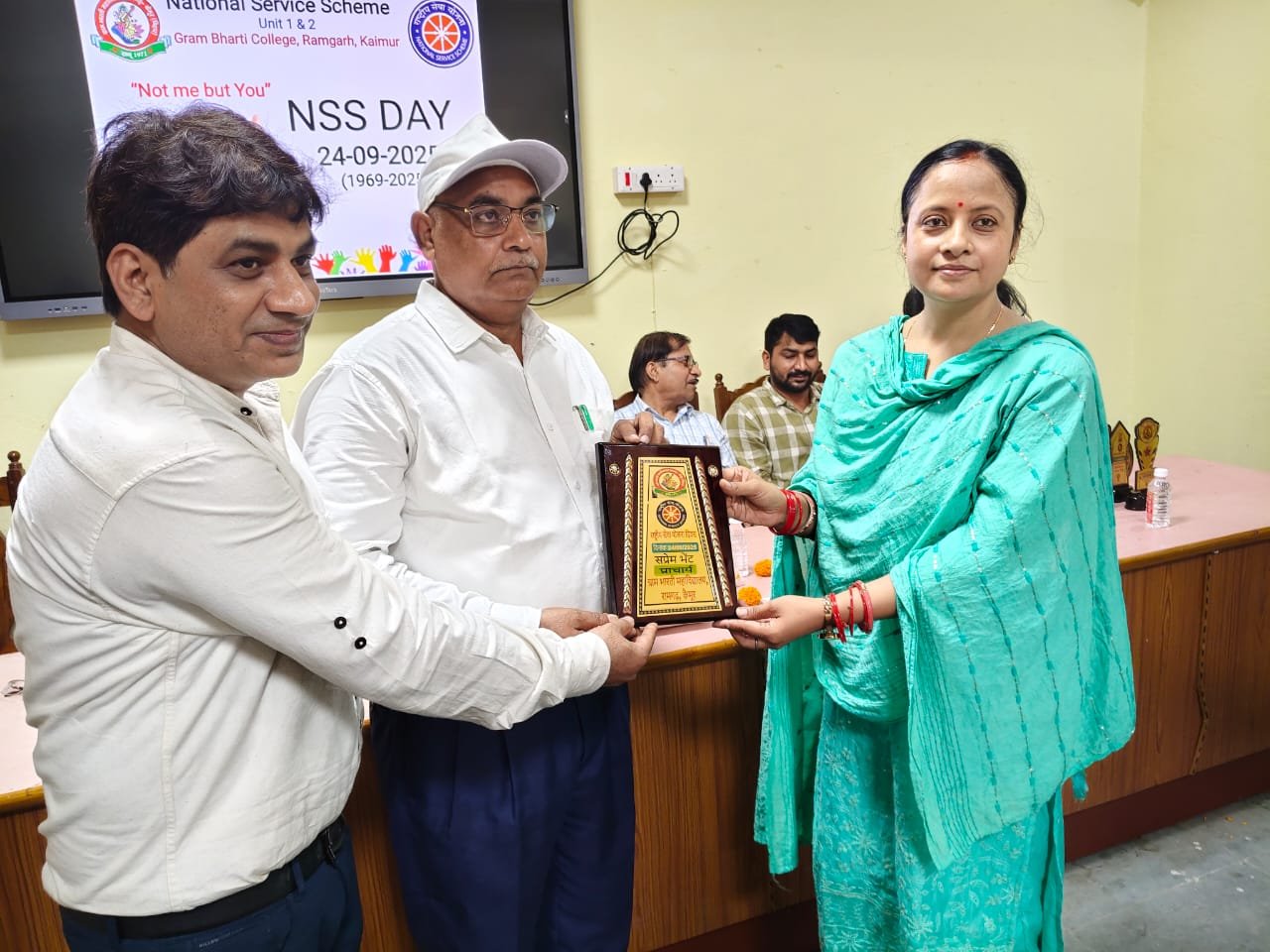 हिंदी समाचार |एन.एस.एस. दिवस पर ग्राम भारती...