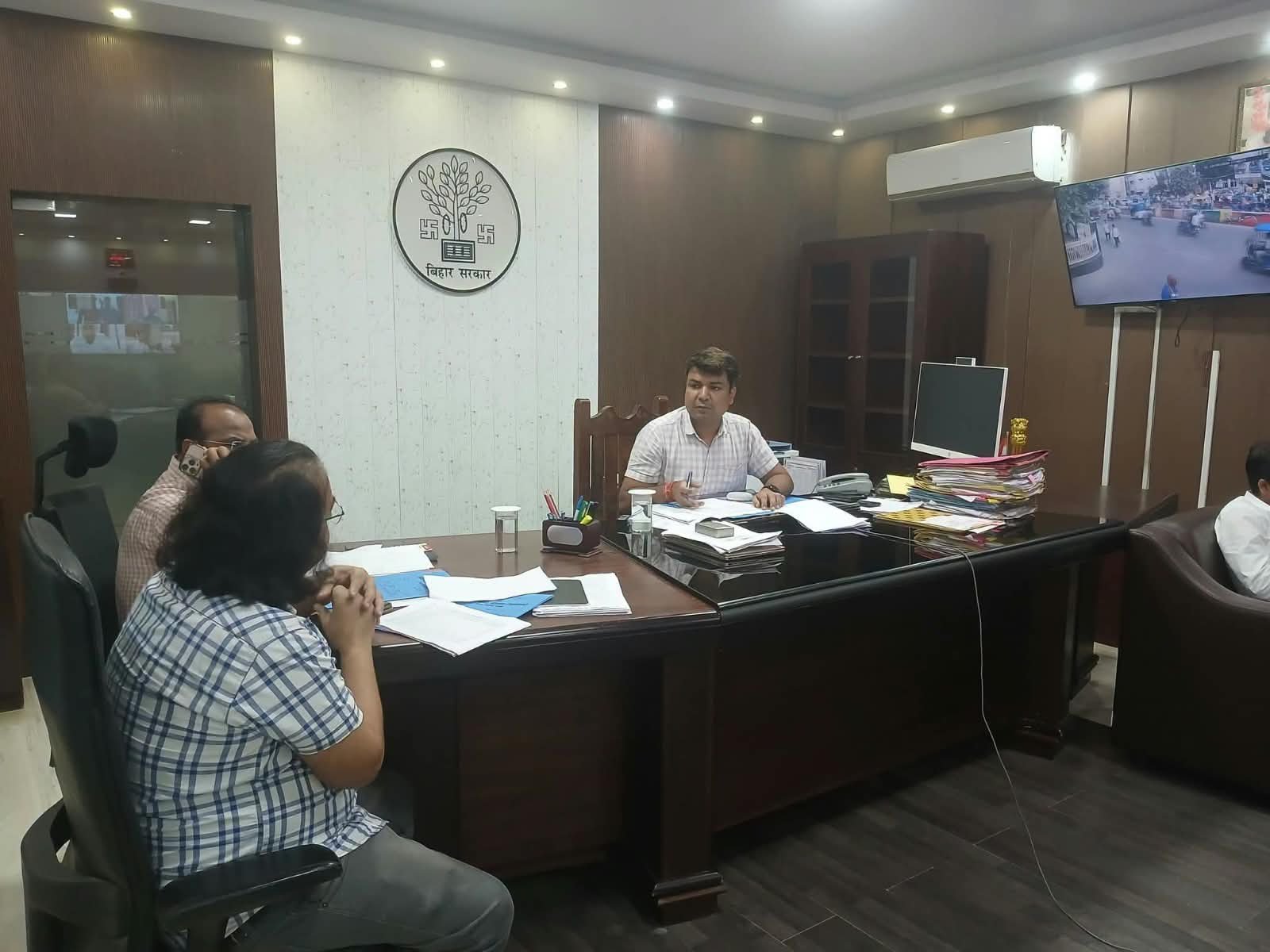 हिंदी समाचार |डीएम ने नीलामपत्र वादों की...