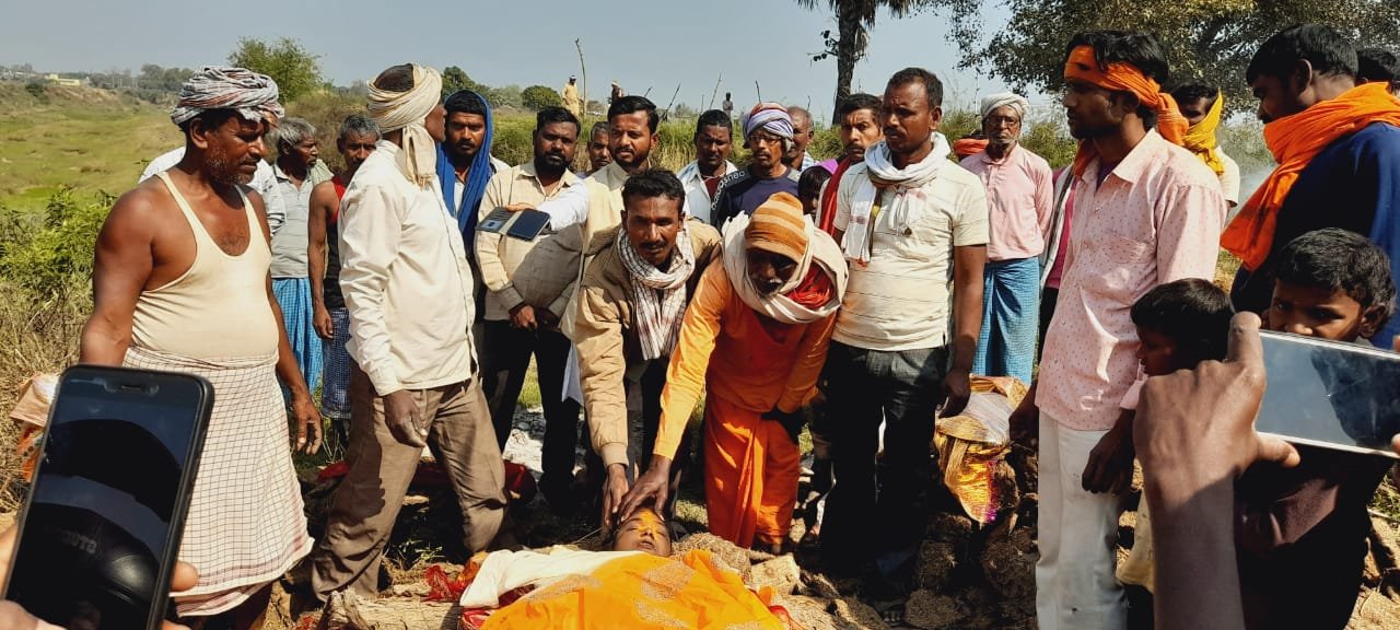 हिंदी समाचार |अज्ञात शव का हुआ सीनाख्त...