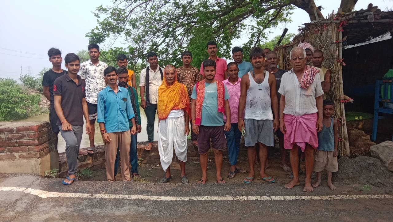 हिंदी समाचार |पंचायत वासियों का आरोप मुखिया...
