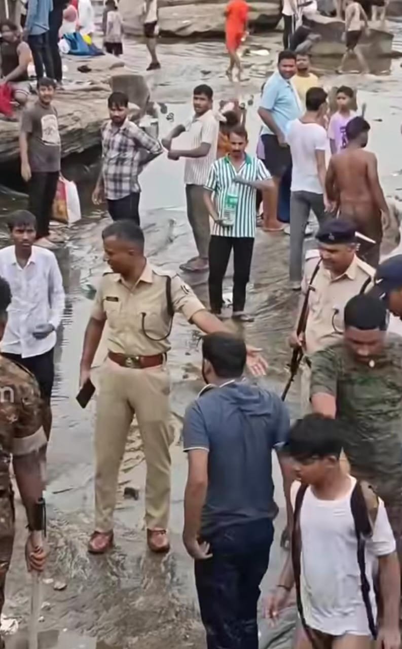 हिंदी समाचार |गुप्तेश्वरनाथ मार्ग पर शराब...