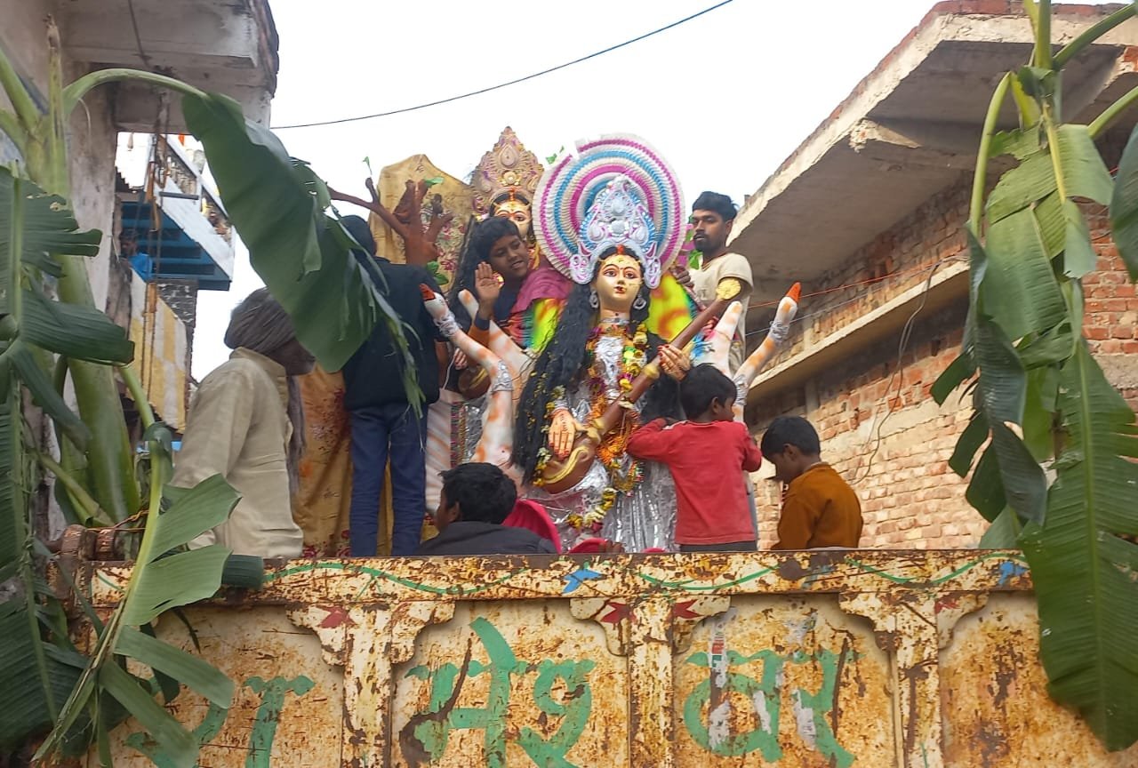 हिंदी समाचार |गाजा बाजा के साथ मां सरस्वती...
