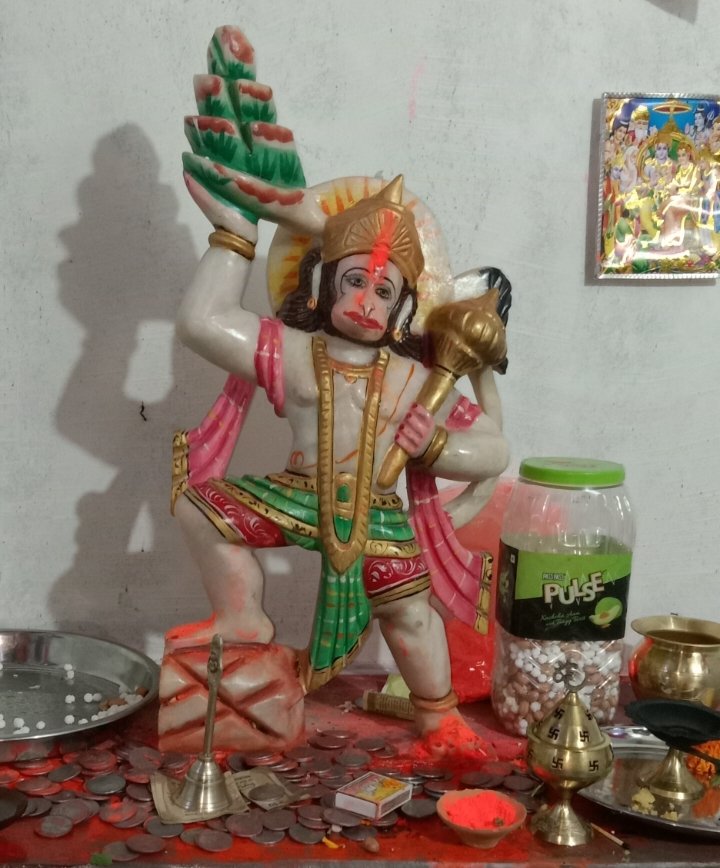 हिंदी समाचार |गोमती नदी में मिली पत्थर की...