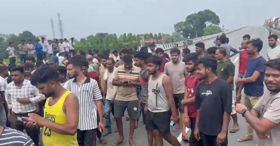 हिंदी समाचार |ट्रकों से अवैध वसूली के खिलाफ...