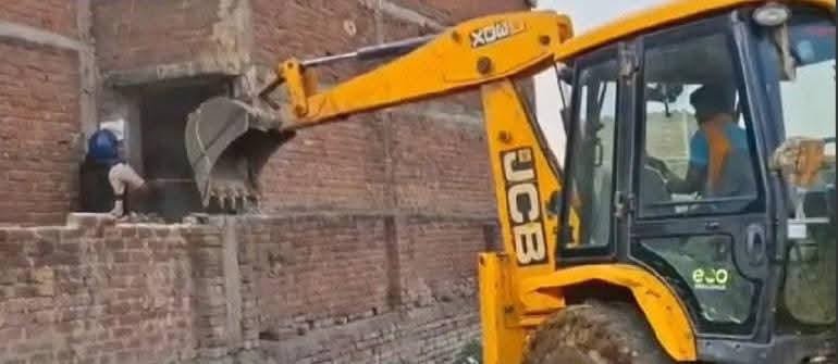 हिंदी समाचार |पुलिस पर हमले के पांच आरोपी के...