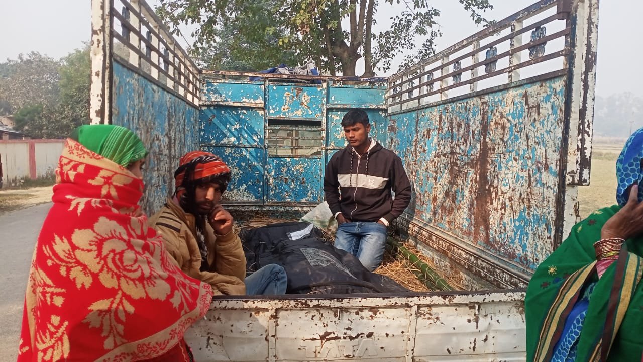 हिंदी समाचार |फाँसी के फंदे पर पिता को लटकता...