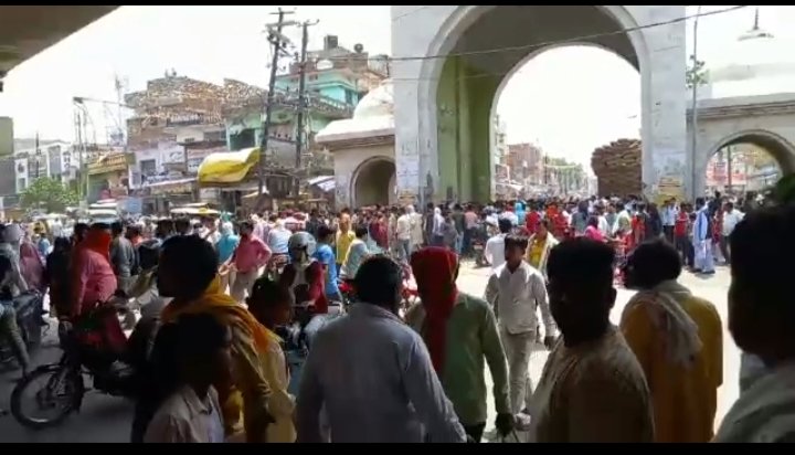 हिंदी समाचार |अनियंत्रित ट्रक की चपेट में...