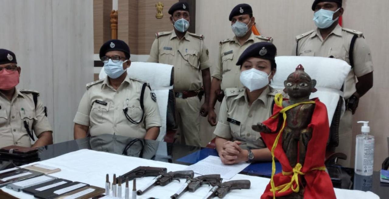 हिंदी समाचार |पुरीख चौक के समीप एक ऑल्टो कार...