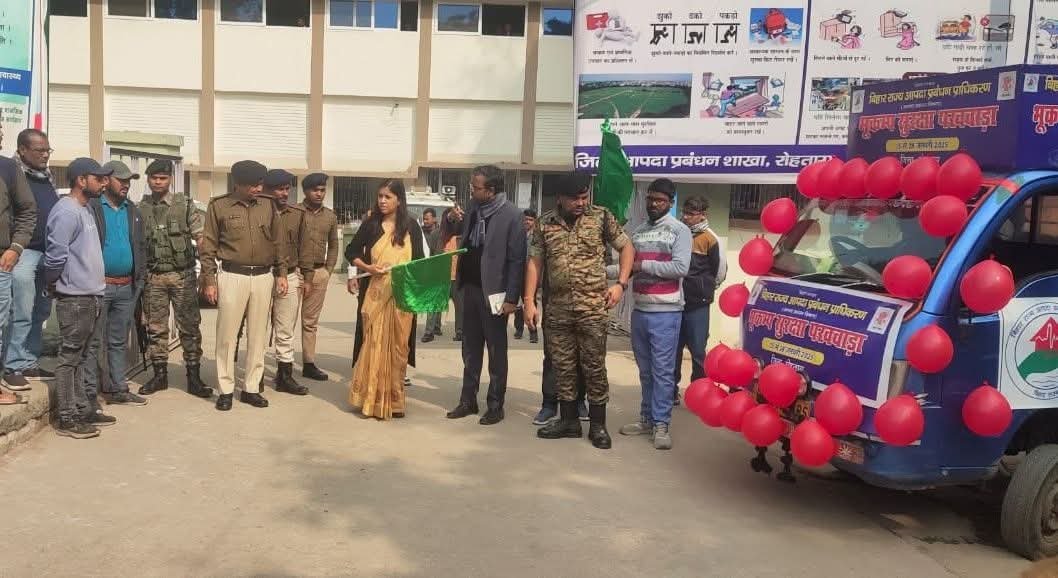 हिंदी समाचार |डीएम ने हरी झंडी दिखाकर...