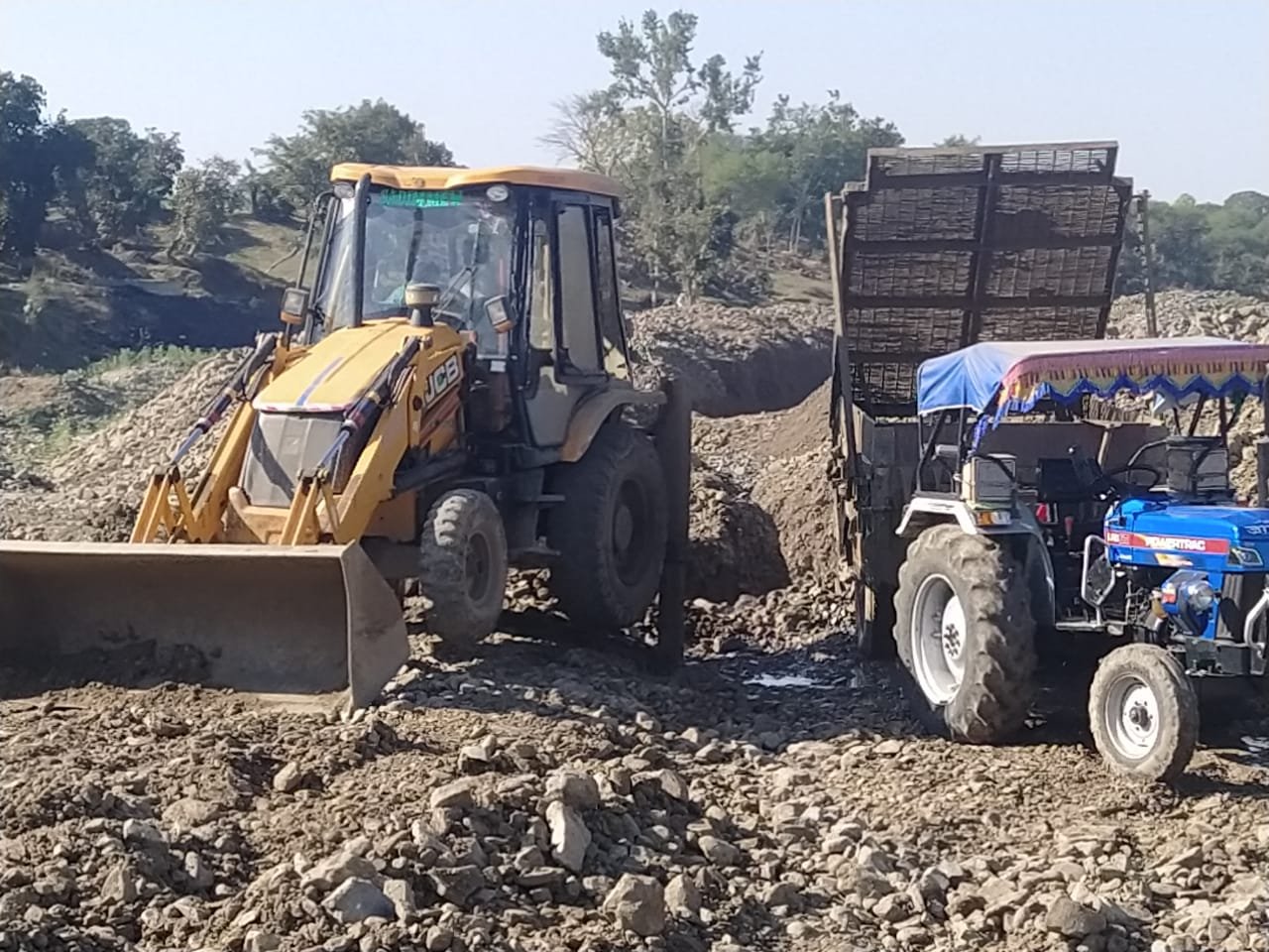 हिंदी समाचार |प्रशसन की मिली भगत से धड़ल्ले...