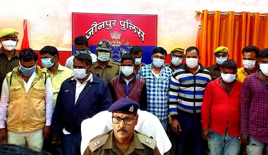 हिंदी समाचार |जौनपुर : बंद हो चुके 25 लाख रुपए...