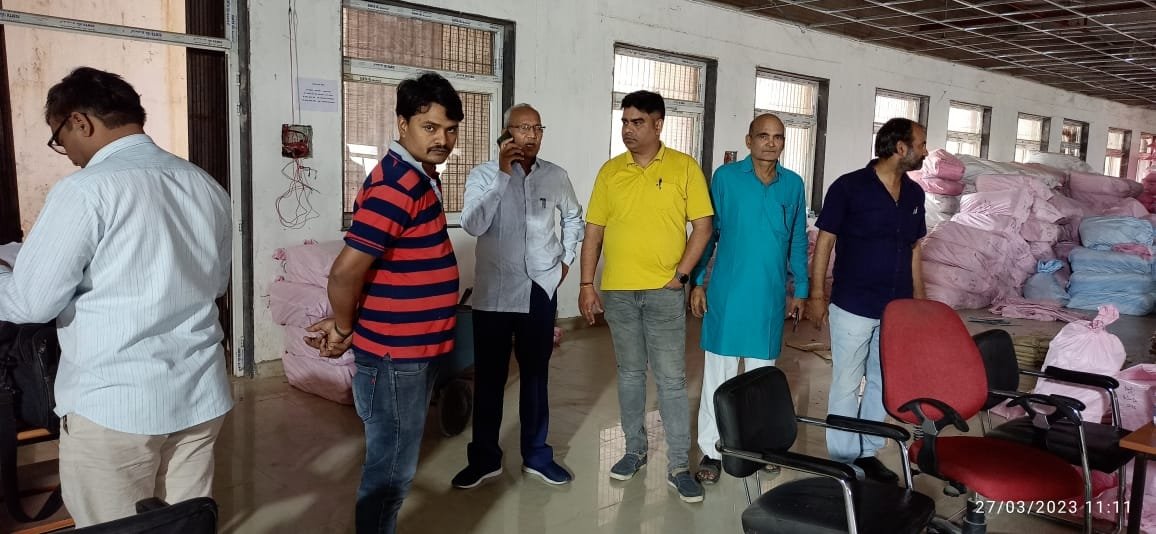 हिंदी समाचार |परीक्षा नियंत्रक ने किया...