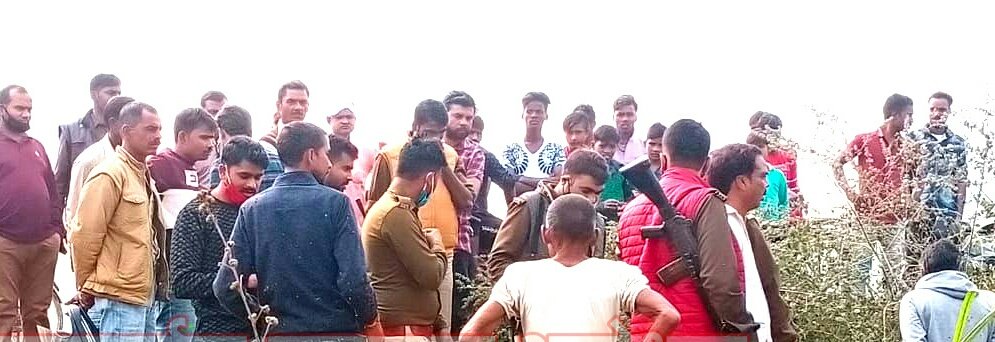 हिंदी समाचार |ऑटो में बैठी महिला के बैग से...