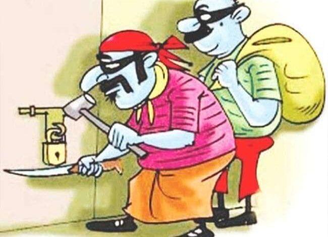 हिंदी समाचार | देर शाम घर में चोरी