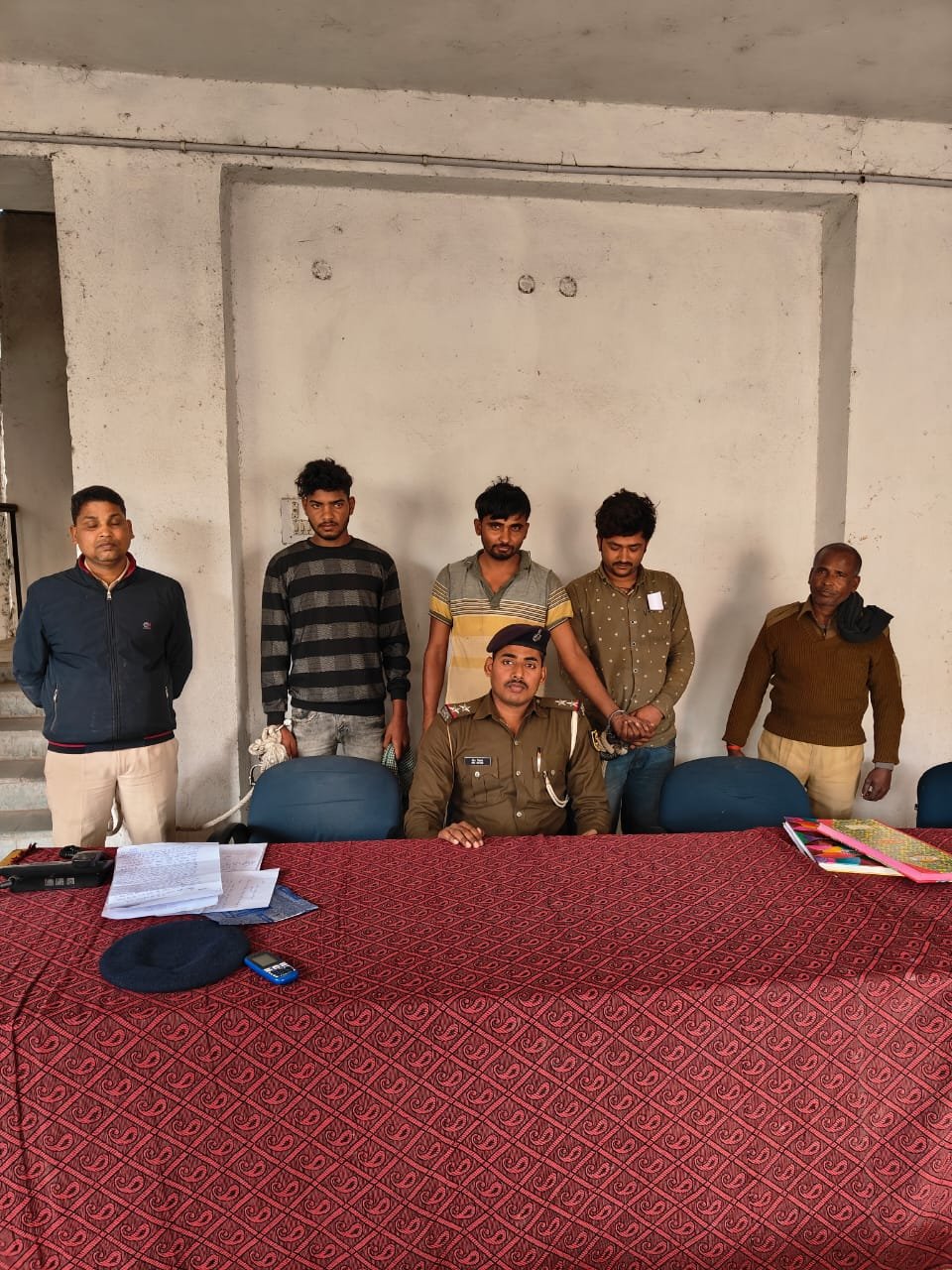 हिंदी समाचार |प्रशासन द्वारा तीन लोगों को...