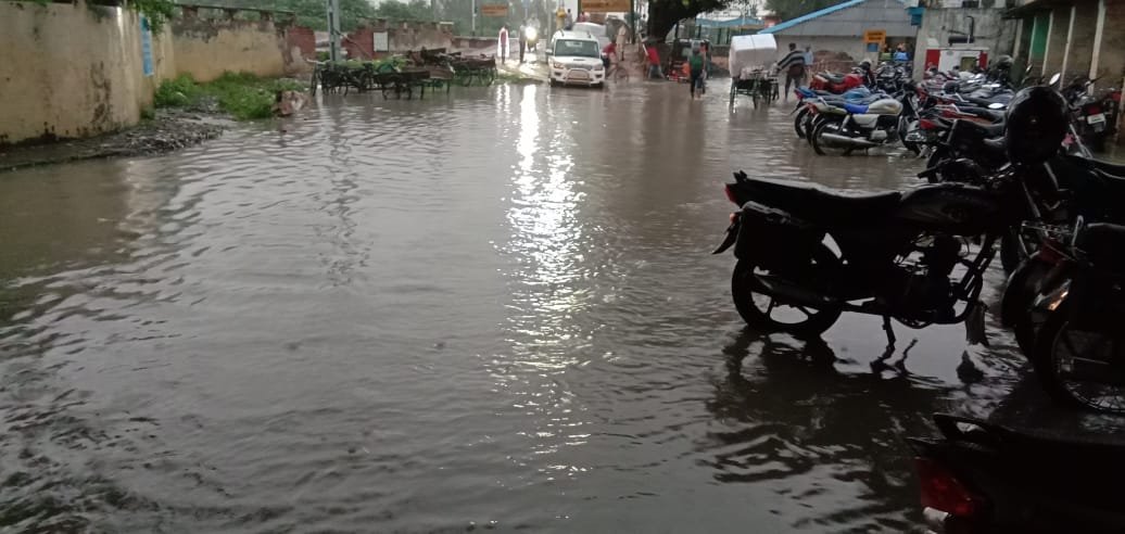 हिंदी समाचार |यात्रियों को झेलनी पड़ी...