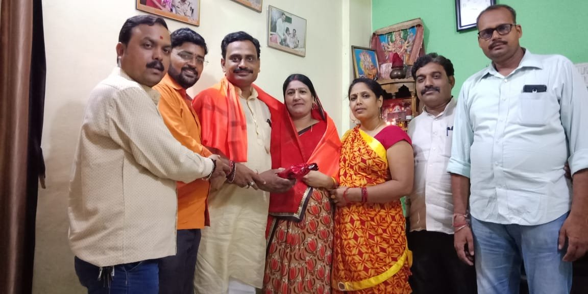 हिंदी समाचार | समाज सेवक आशीष सिंह को शुभेच्छा देते हुए