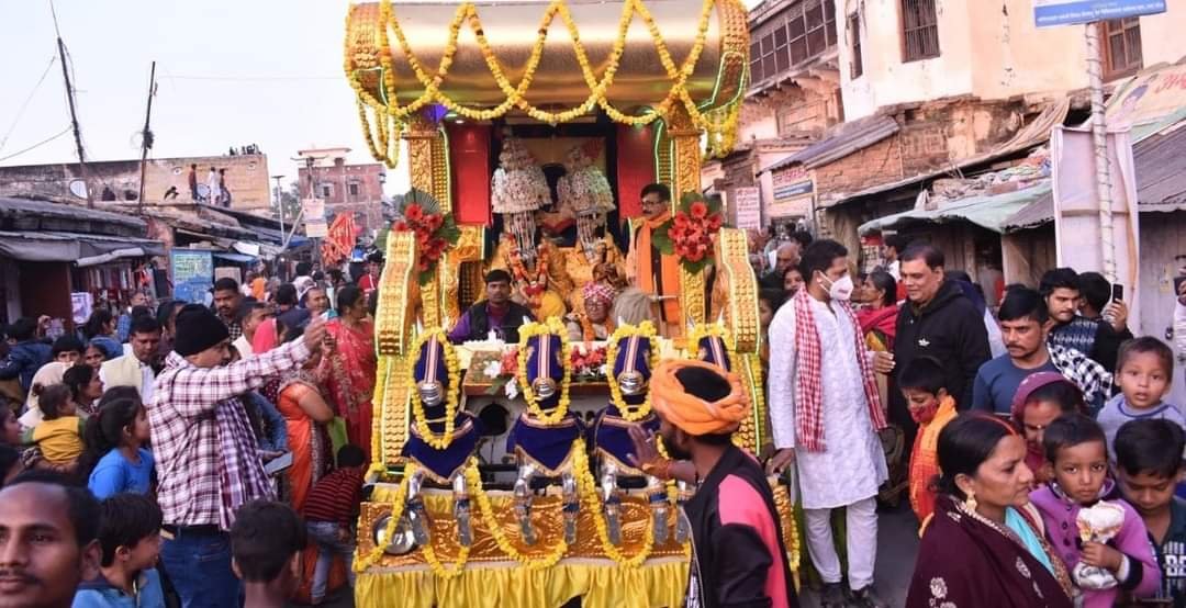 हिंदी समाचार |गाजे-बाजे के साथ निकाली गयी...