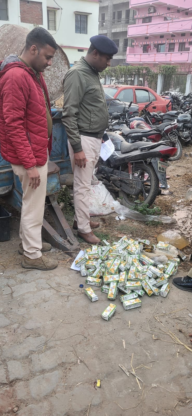 हिंदी समाचार |थाना परिसर में जप्त देसी व...