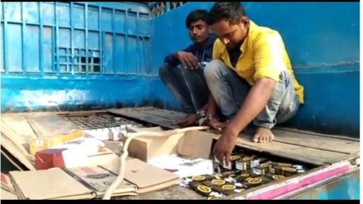 हिंदी समाचार |पिकअप से 50 पेटी शराब के साथ दो...