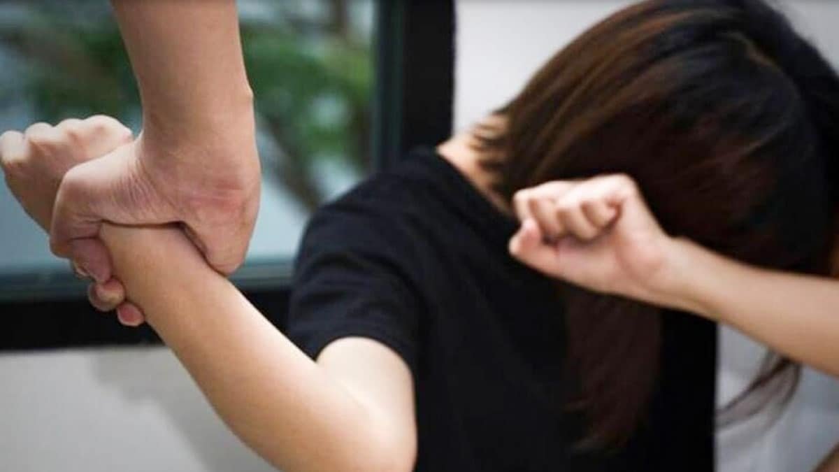 हिंदी समाचार |युवती के घर में घुसकर अश्लील...