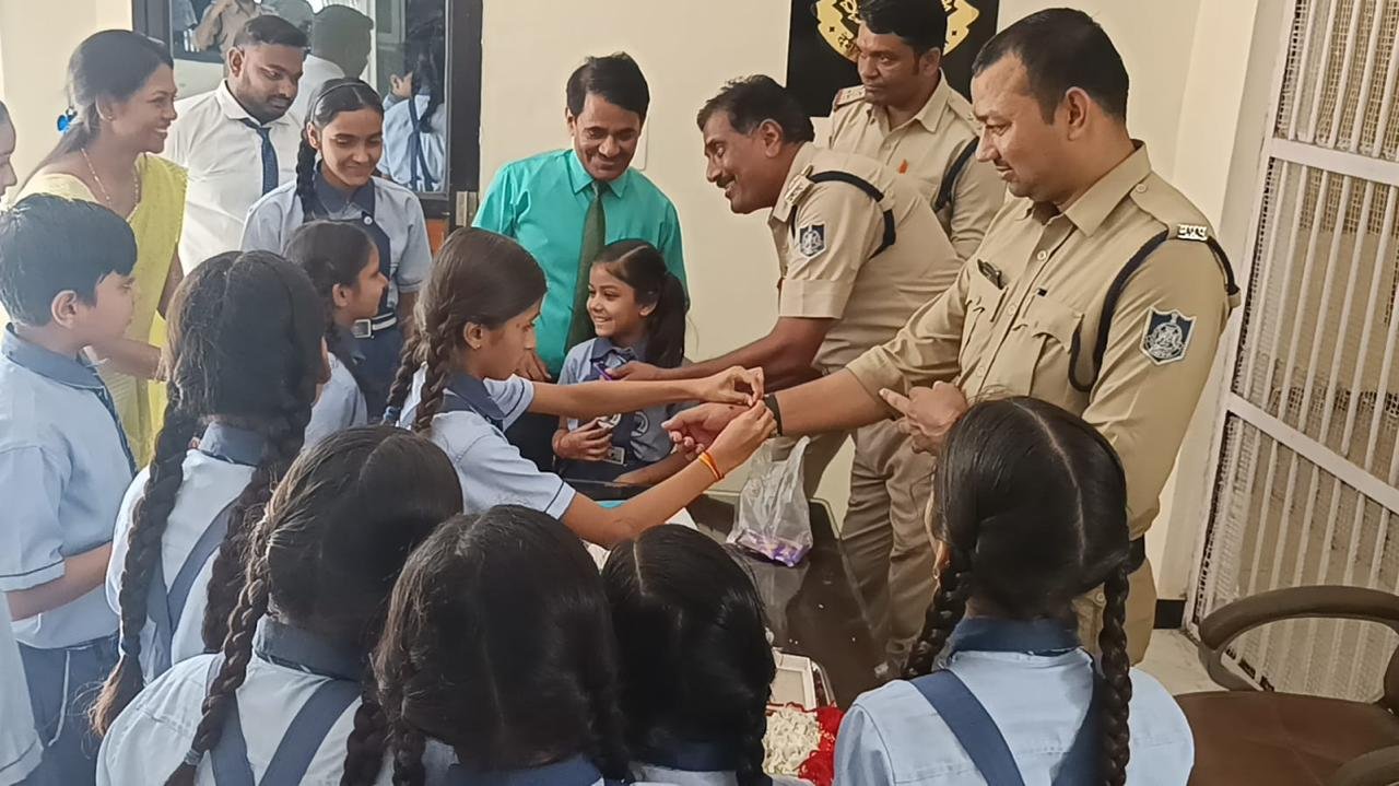 हिंदी समाचार |एस. बी. एस. की छात्राओं ने...