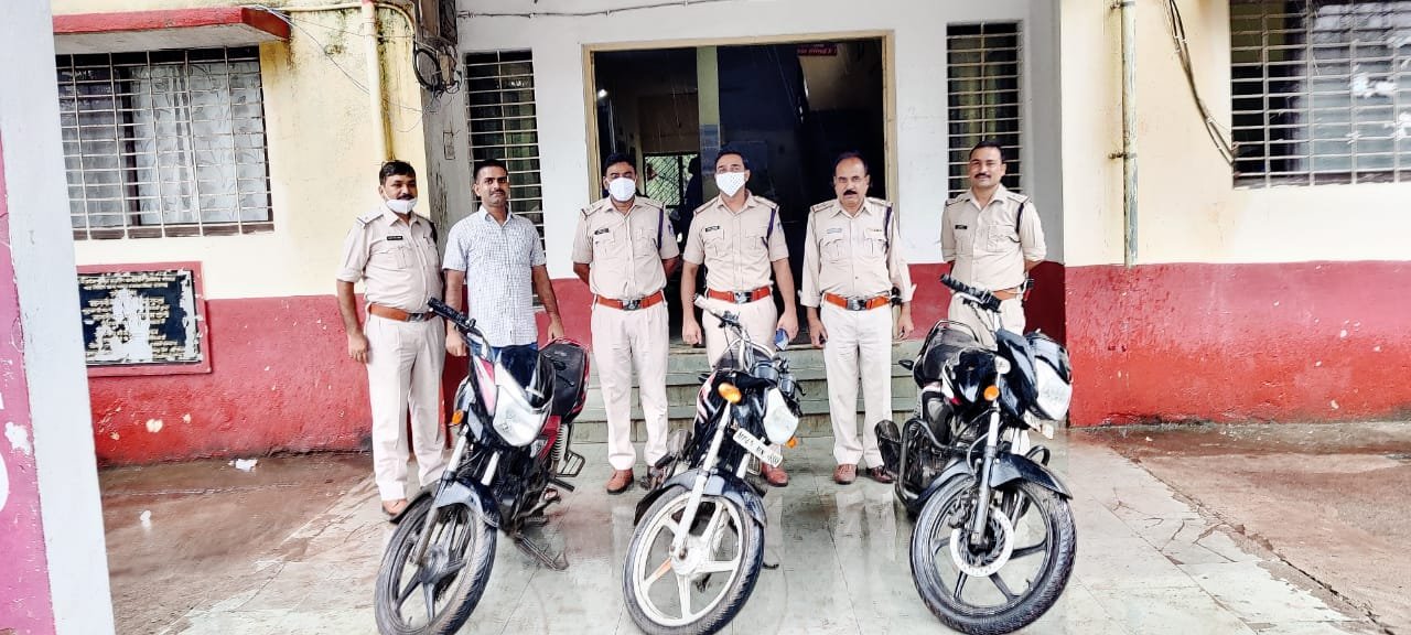 हिंदी समाचार |पुलिस के हत्थे चढे डकैती की...