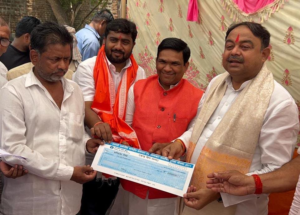 हिंदी समाचार |मंत्री ने चार मृतक परिजनों को...