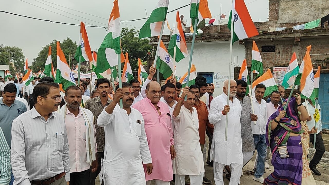 हिंदी समाचार | तलेन में निकली भव्य तिरंगा...