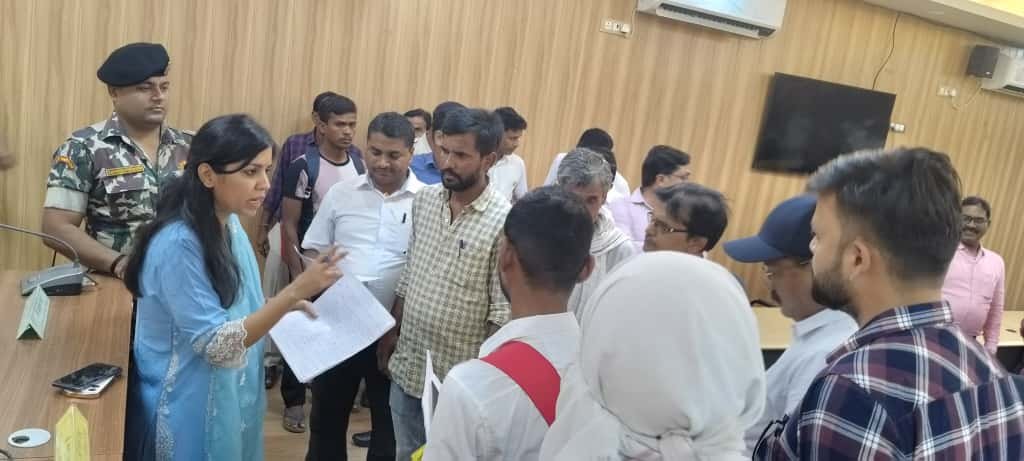 हिंदी समाचार |डीएम द्वारा जनता दरबार का...