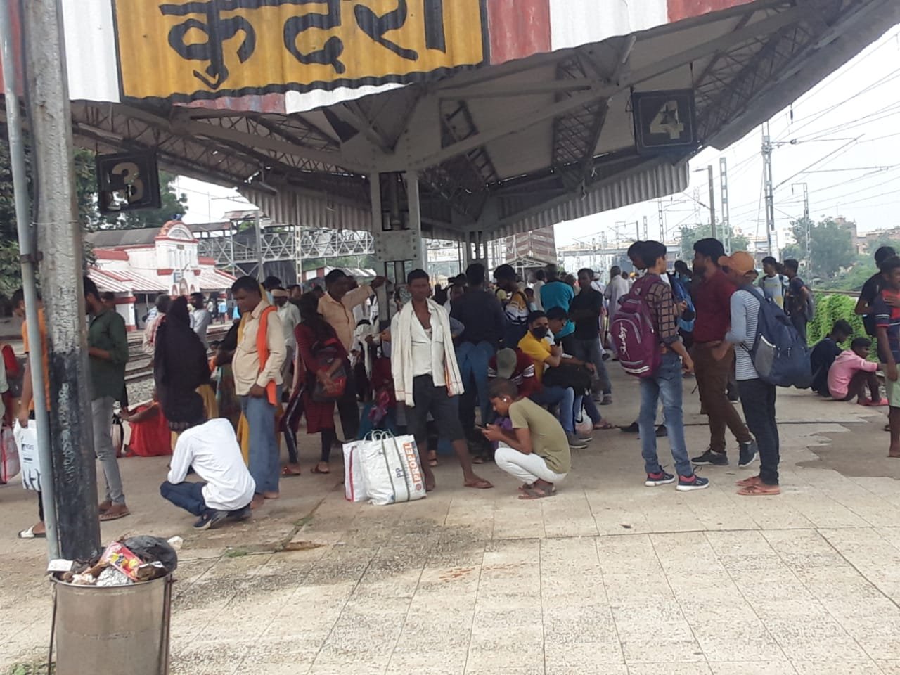 हिंदी समाचार |शेड की कमियों व बैठने की...