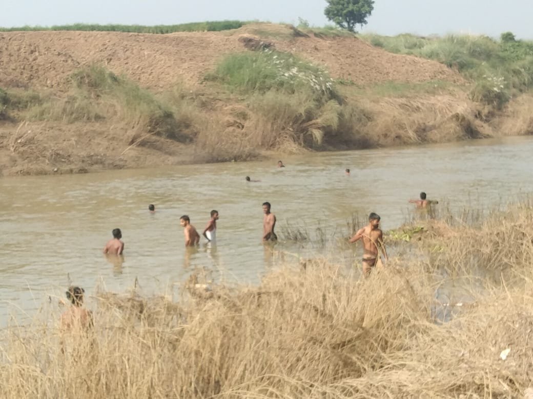 हिंदी समाचार |युवक का नदी मे डूबने की आशंका...