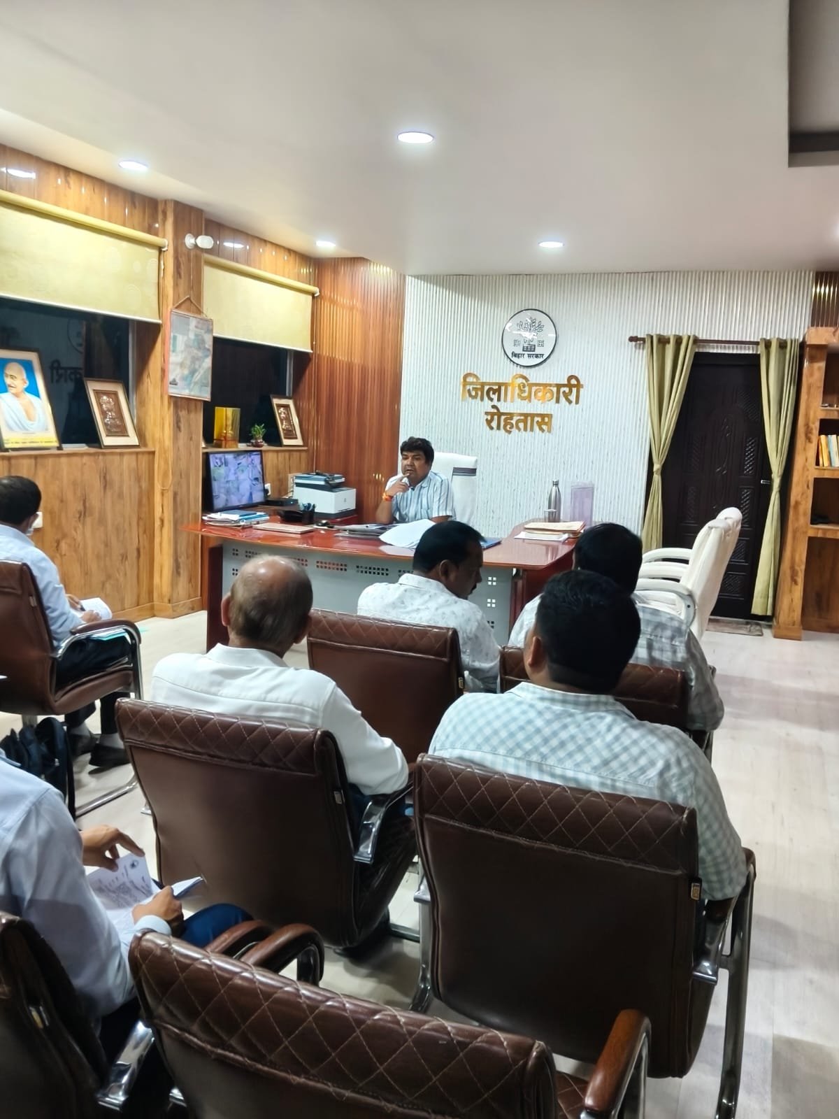 हिंदी समाचार |डीएम ने सड़क एवं पथ निर्माण...