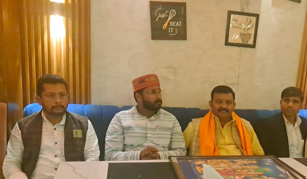 हिंदी समाचार |परिवारवाद से नहीं हट पा रही है...