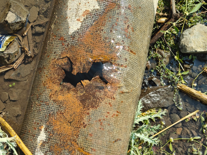 हिंदी समाचार | पेयजल लाइन तोड़कर तालाब भर...