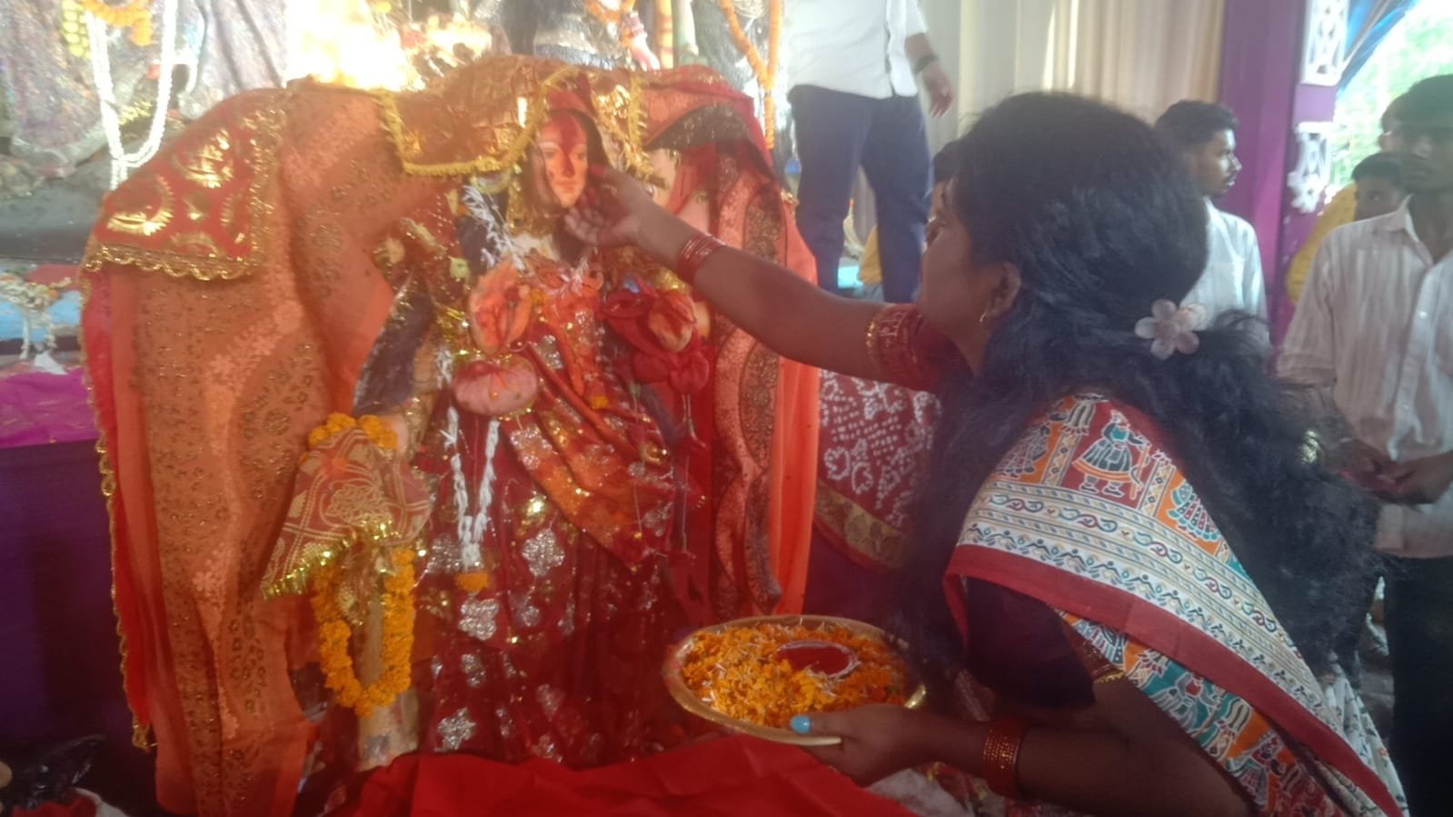 हिंदी समाचार |घुघरीताड़ में सिंदूर खेला से...