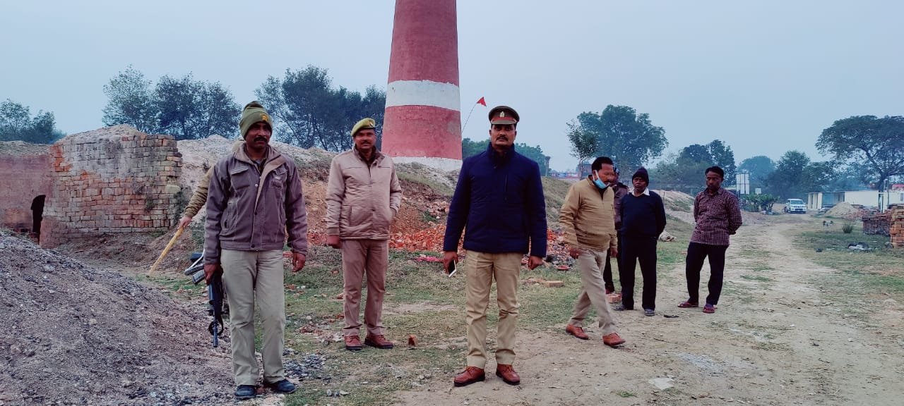हिंदी समाचार |आबकारी इंस्पेक्टर व बरसठी...