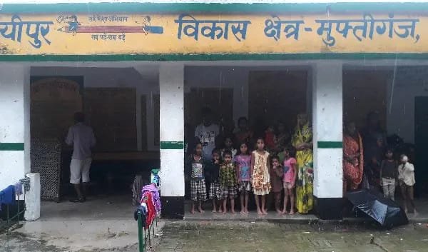 हिंदी समाचार |बाढ़ से पीड़ित लोगों ने लिया...